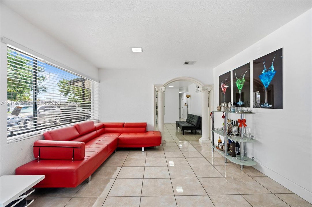 En Venta: $950,000 (5 camas, 4 baños, 2980 Pies cuadrados)