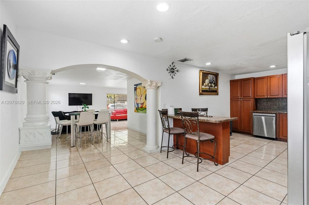 En Venta: $950,000 (5 camas, 4 baños, 2980 Pies cuadrados)
