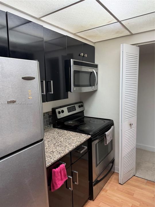 For Rent: $2,150 (1 beds, 1 baths, 689 Square Feet)