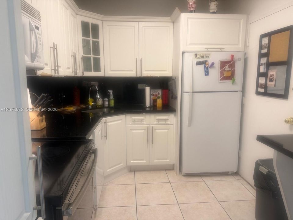 For Sale: $430,000 (1 beds, 1 baths, 960 Square Feet)