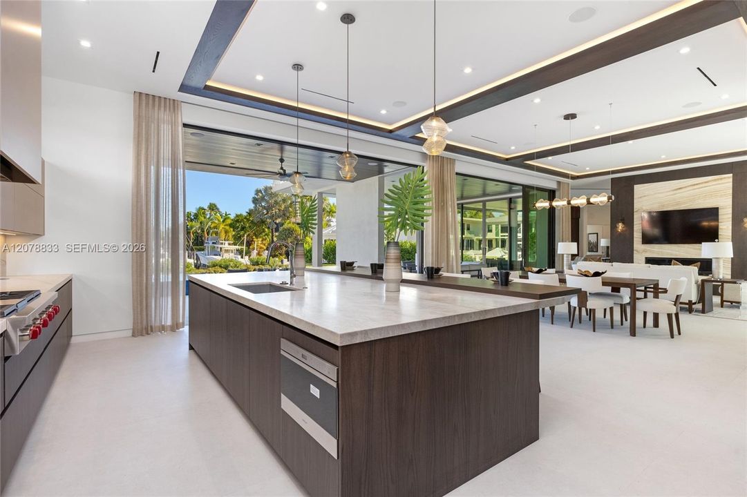 For Sale: $18,500,000 (6 beds, 6 baths, 11496 Square Feet)