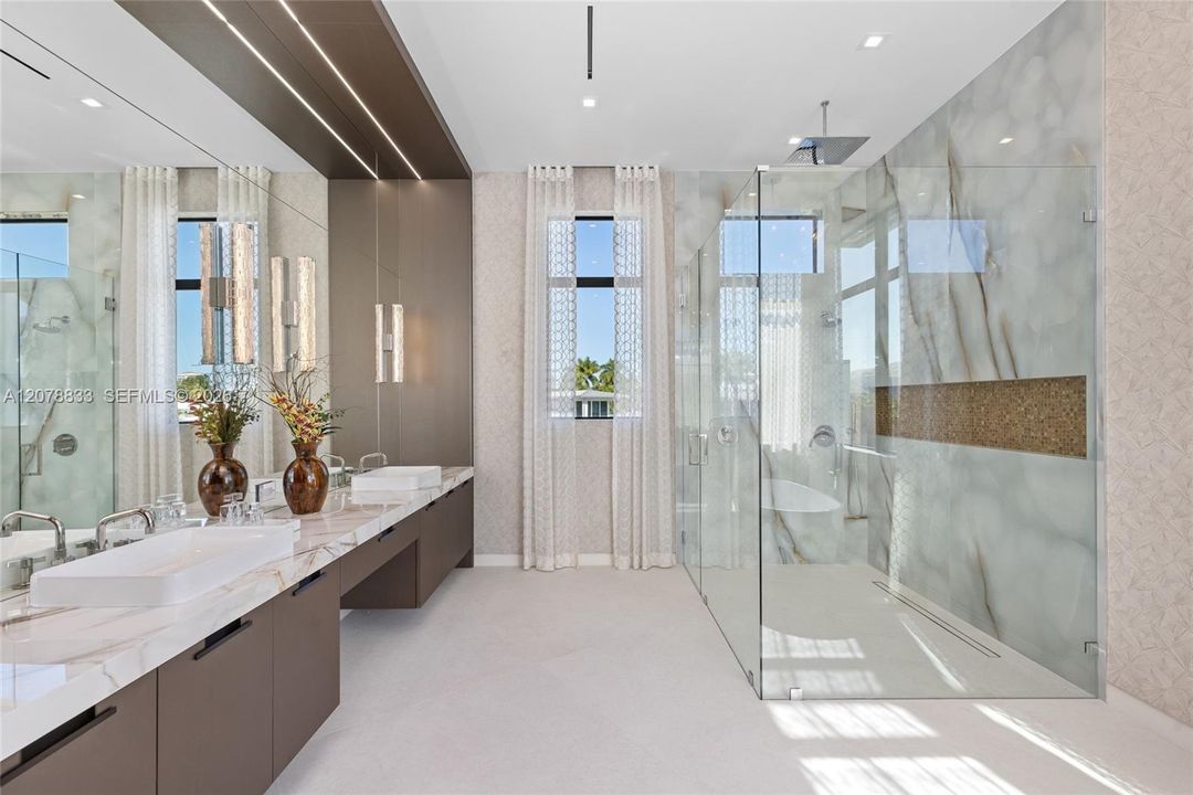 For Sale: $18,500,000 (6 beds, 6 baths, 11496 Square Feet)