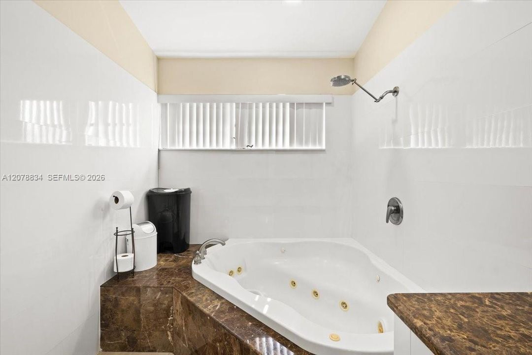 For Sale: $475,000 (2 beds, 2 baths, 1454 Square Feet)