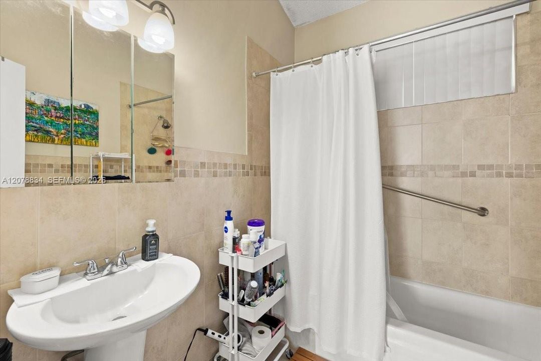 For Sale: $475,000 (2 beds, 2 baths, 1454 Square Feet)