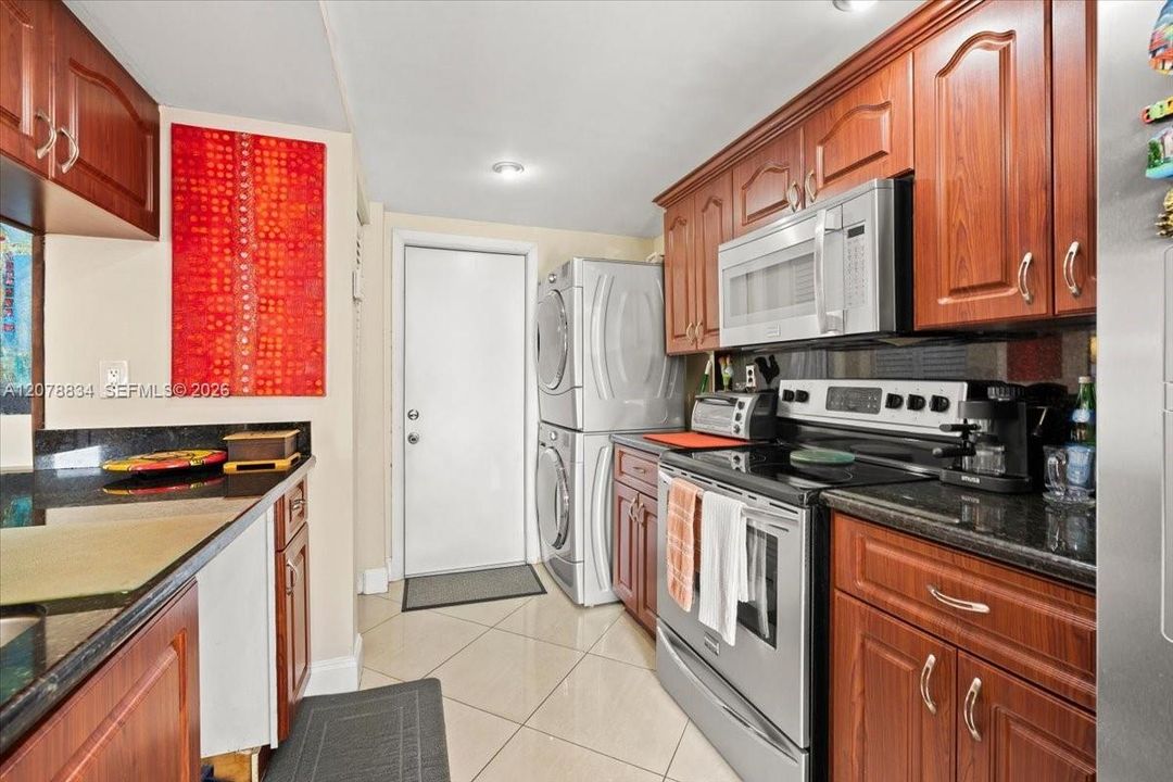 For Sale: $475,000 (2 beds, 2 baths, 1454 Square Feet)