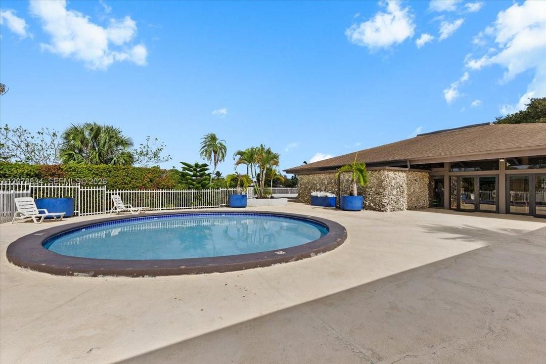 For Sale: $475,000 (2 beds, 2 baths, 1454 Square Feet)
