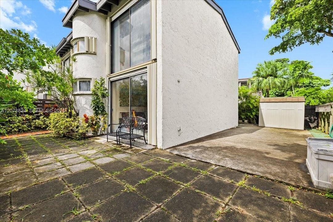 For Sale: $475,000 (2 beds, 2 baths, 1454 Square Feet)