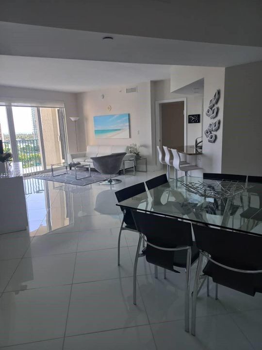 For Rent: $4,800 (2 beds, 2 baths, 1335 Square Feet)