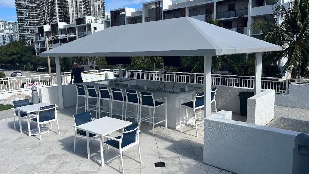 outdoor kitchen