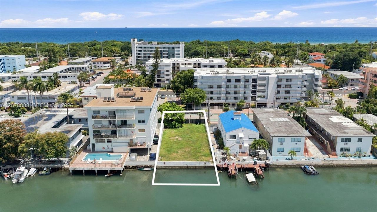 En Venta: $3,250,000 (0.14 acres)