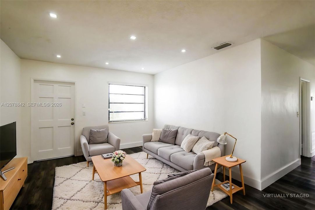 В аренду: $3,210 (4 спален, 2 ванн, 1445 Квадратных фут)