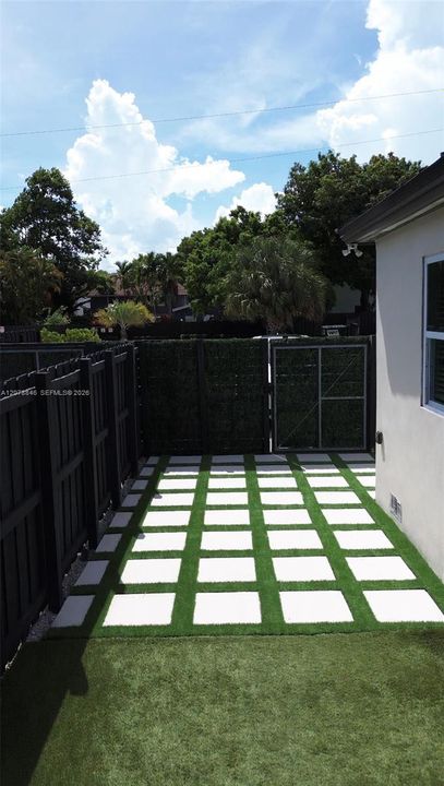 For Rent: $3,900 (3 beds, 3 baths, 1900 Square Feet)