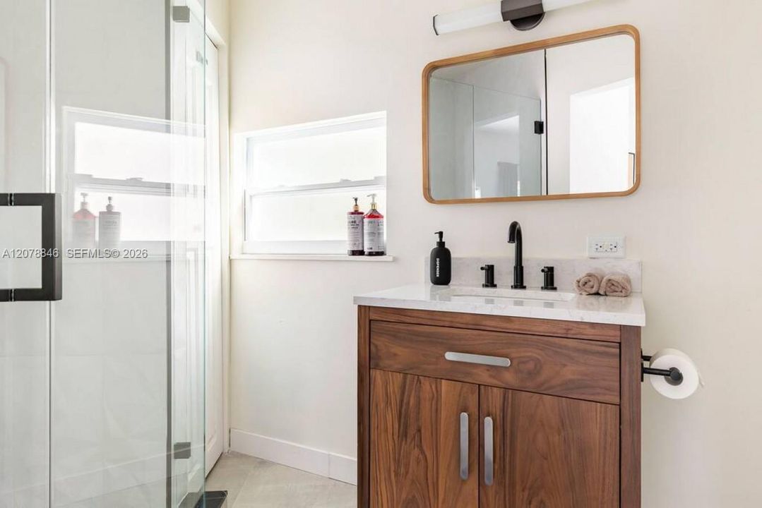 For Rent: $3,900 (3 beds, 3 baths, 1900 Square Feet)