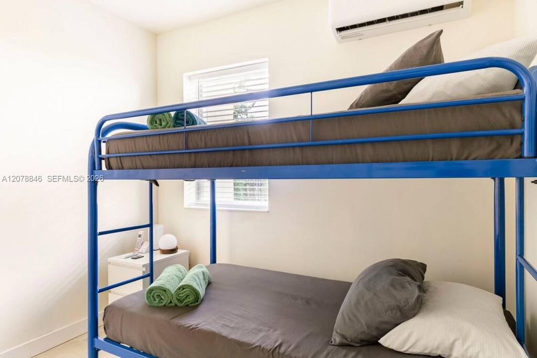 For Rent: $3,900 (3 beds, 3 baths, 1900 Square Feet)
