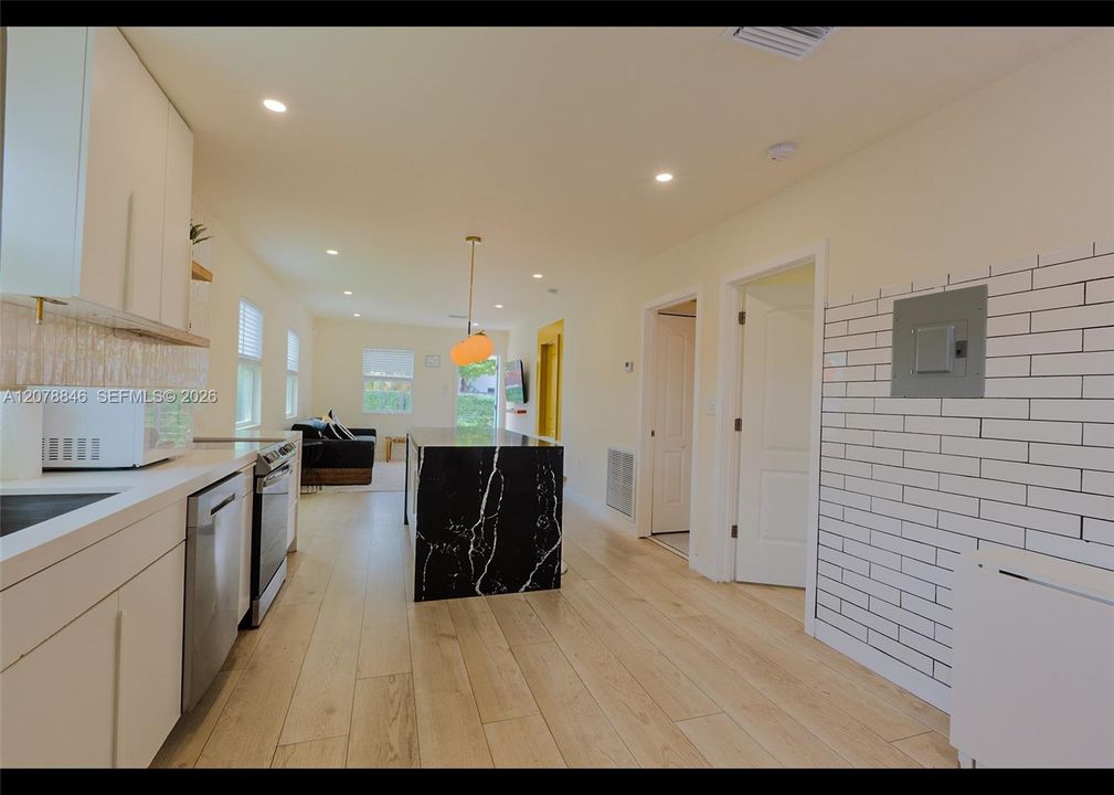 For Rent: $3,900 (3 beds, 3 baths, 1900 Square Feet)