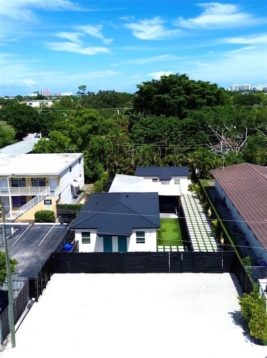 For Rent: $3,900 (3 beds, 3 baths, 1900 Square Feet)