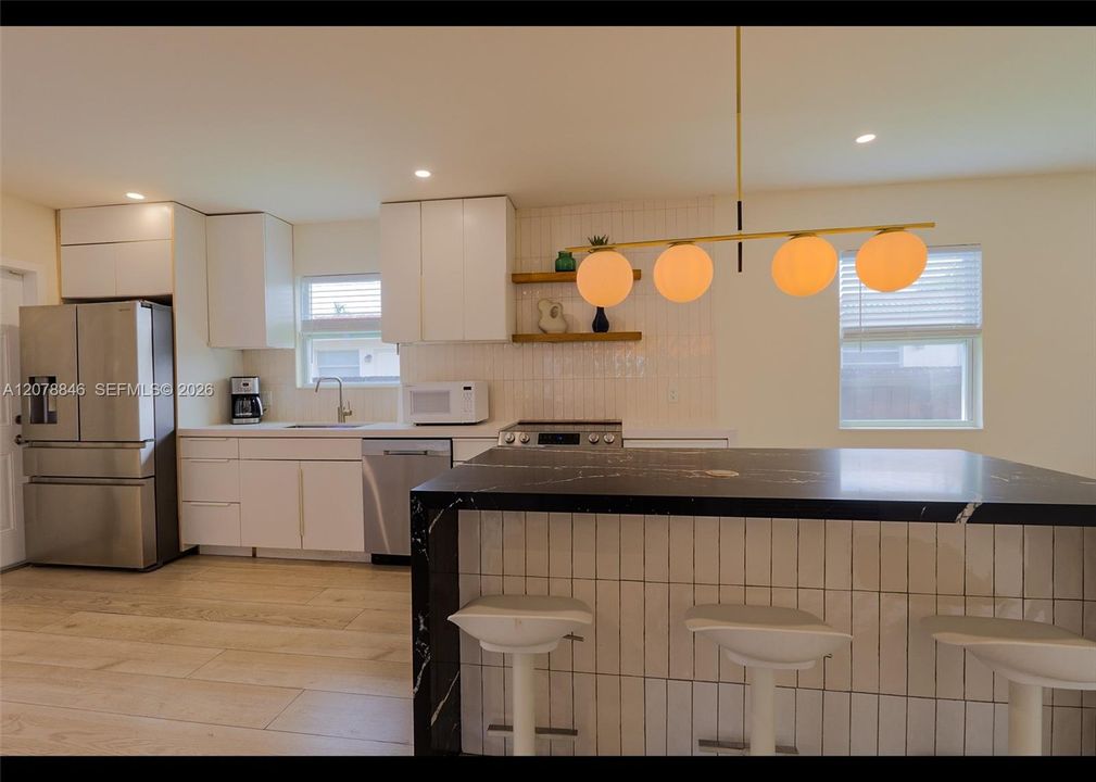 For Rent: $3,900 (3 beds, 3 baths, 1900 Square Feet)