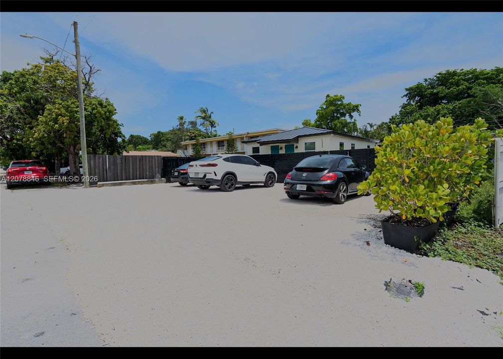 For Rent: $3,900 (3 beds, 3 baths, 1900 Square Feet)