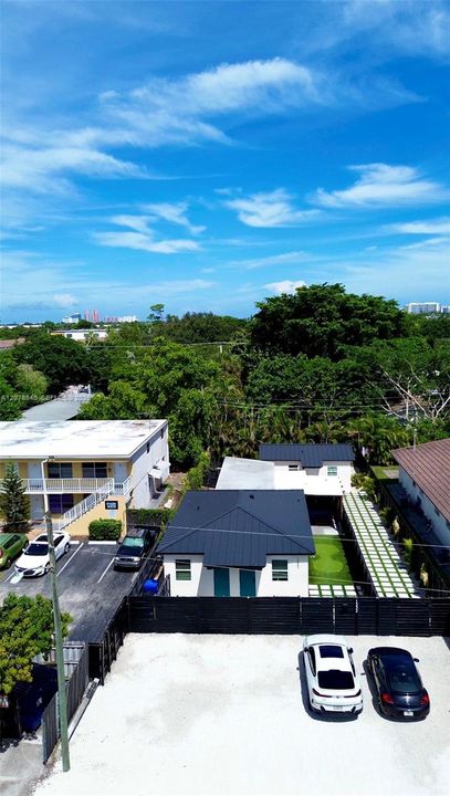 For Rent: $3,900 (3 beds, 3 baths, 1900 Square Feet)