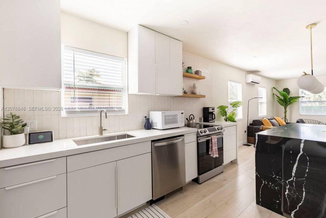 For Rent: $3,900 (3 beds, 3 baths, 1900 Square Feet)