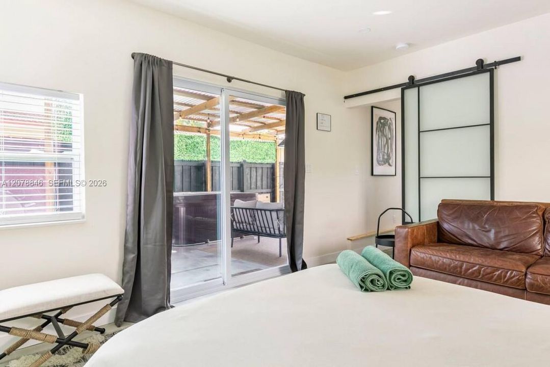 For Rent: $3,900 (3 beds, 3 baths, 1900 Square Feet)