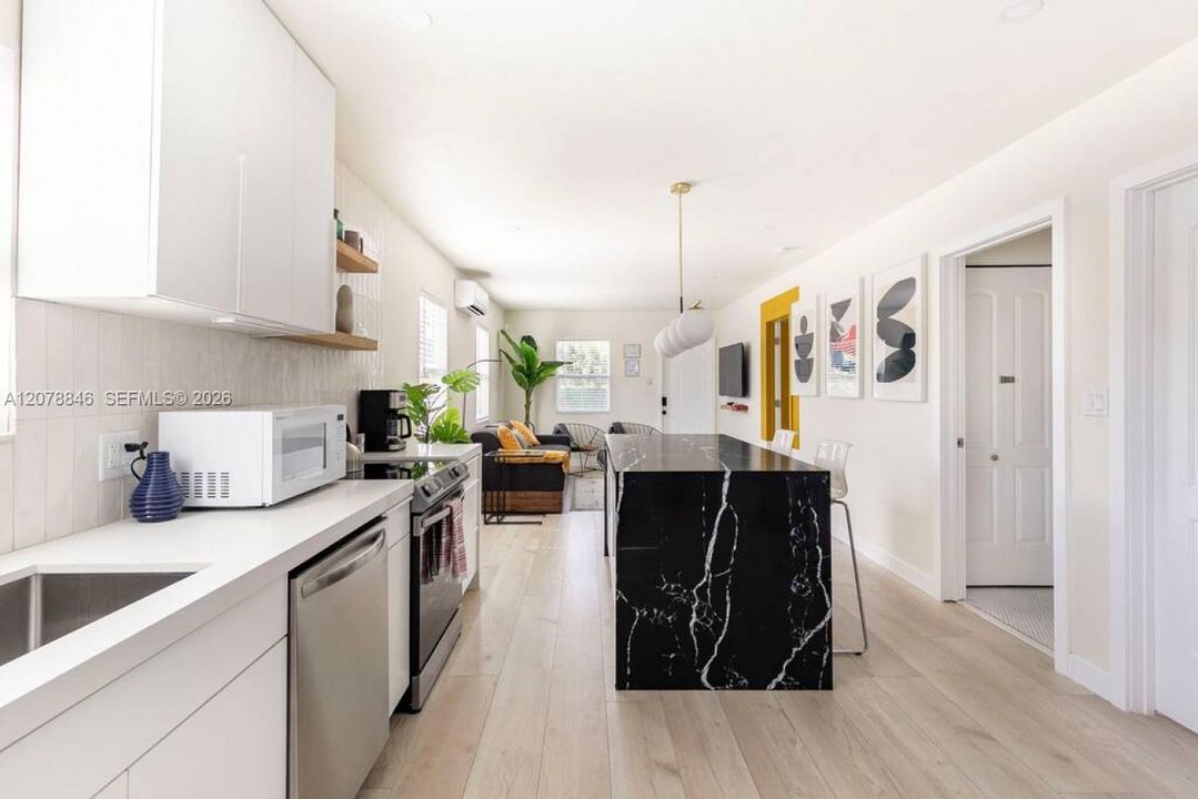 For Rent: $3,900 (3 beds, 3 baths, 1900 Square Feet)