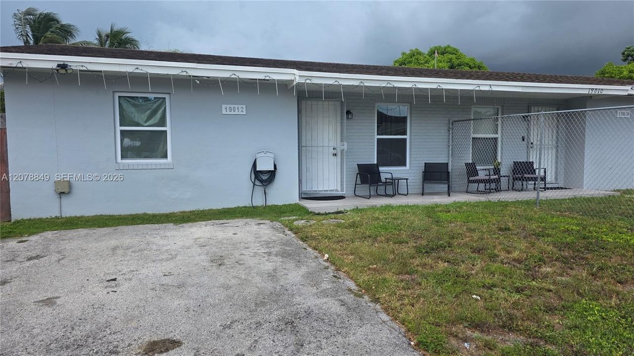 For Rent: $2,400 (2 beds, 1 baths, 1632 Square Feet)