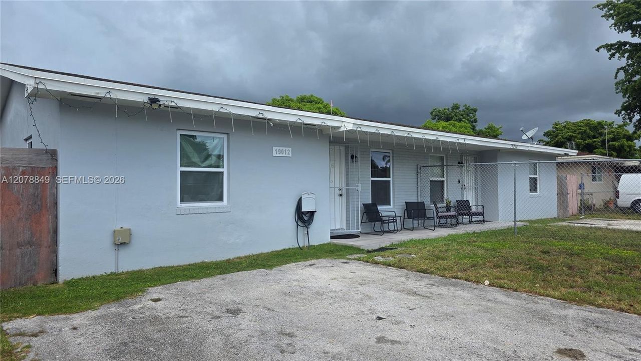 For Rent: $2,400 (2 beds, 1 baths, 1632 Square Feet)