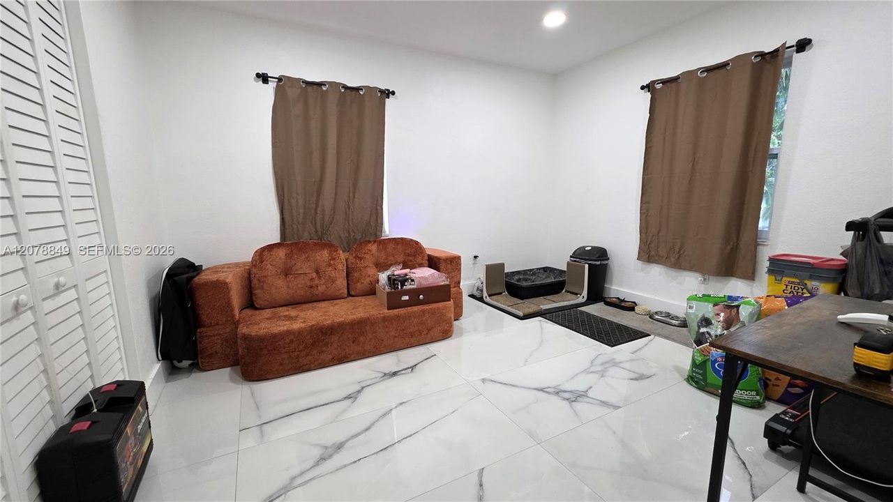 For Rent: $2,400 (2 beds, 1 baths, 1632 Square Feet)