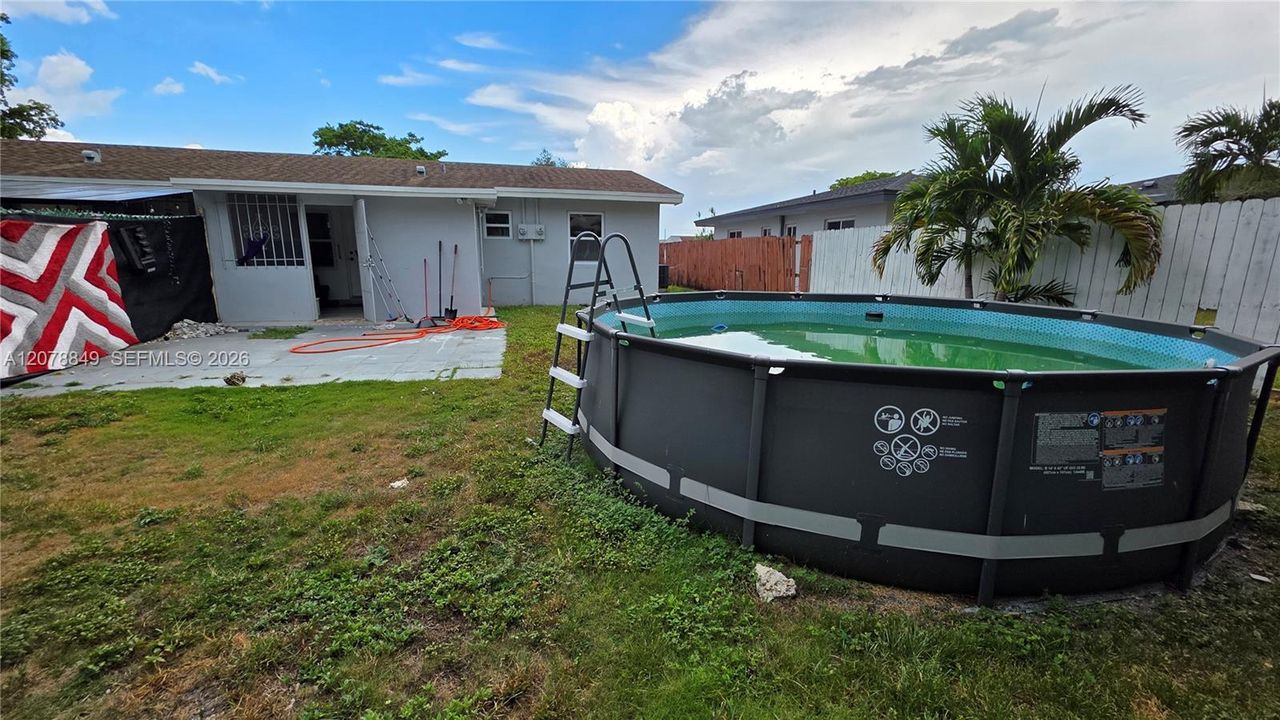 For Rent: $2,400 (2 beds, 1 baths, 1632 Square Feet)