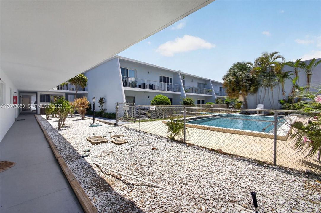待售: $177,500 (1 贝兹, 1 浴室, 656 平方英尺)
