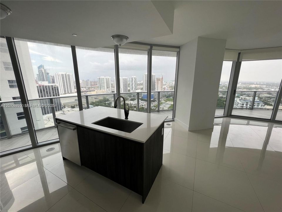 En Venta: $865,000 (2 camas, 2 baños, 1171 Pies cuadrados)