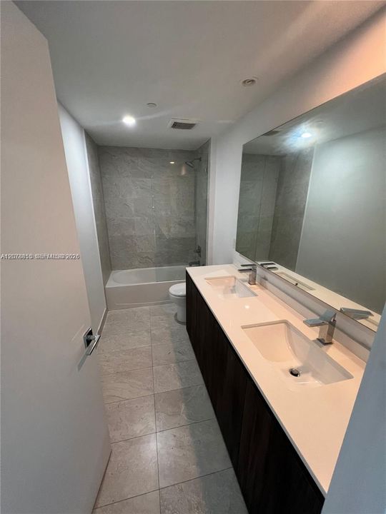 En Venta: $865,000 (2 camas, 2 baños, 1171 Pies cuadrados)