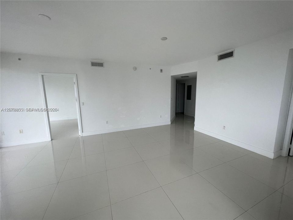En Venta: $865,000 (2 camas, 2 baños, 1171 Pies cuadrados)