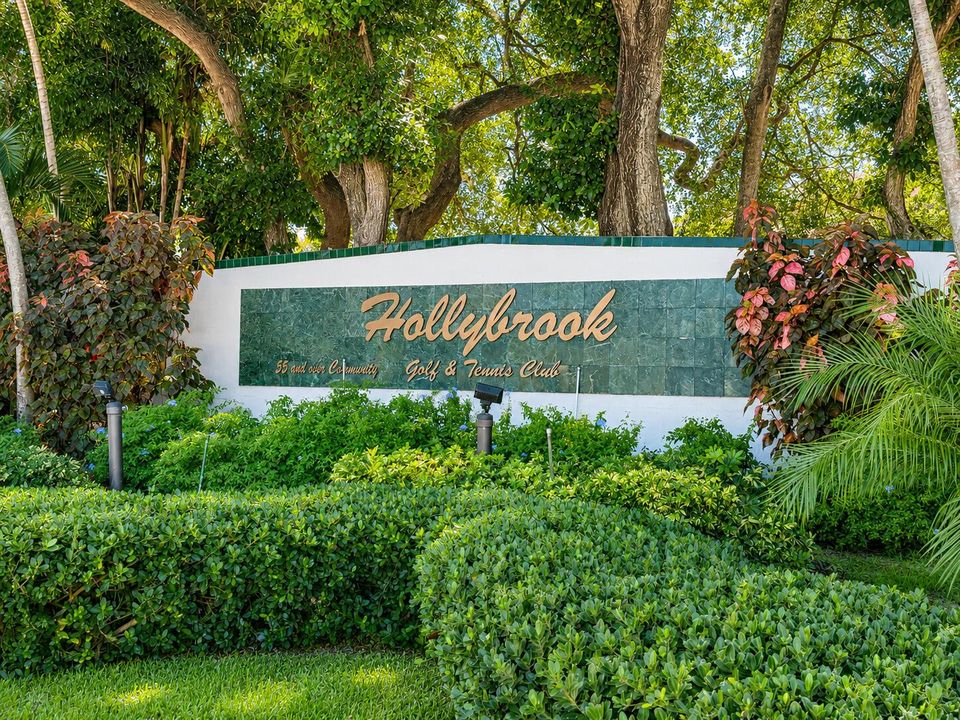 Hollybrook Sign Entrance