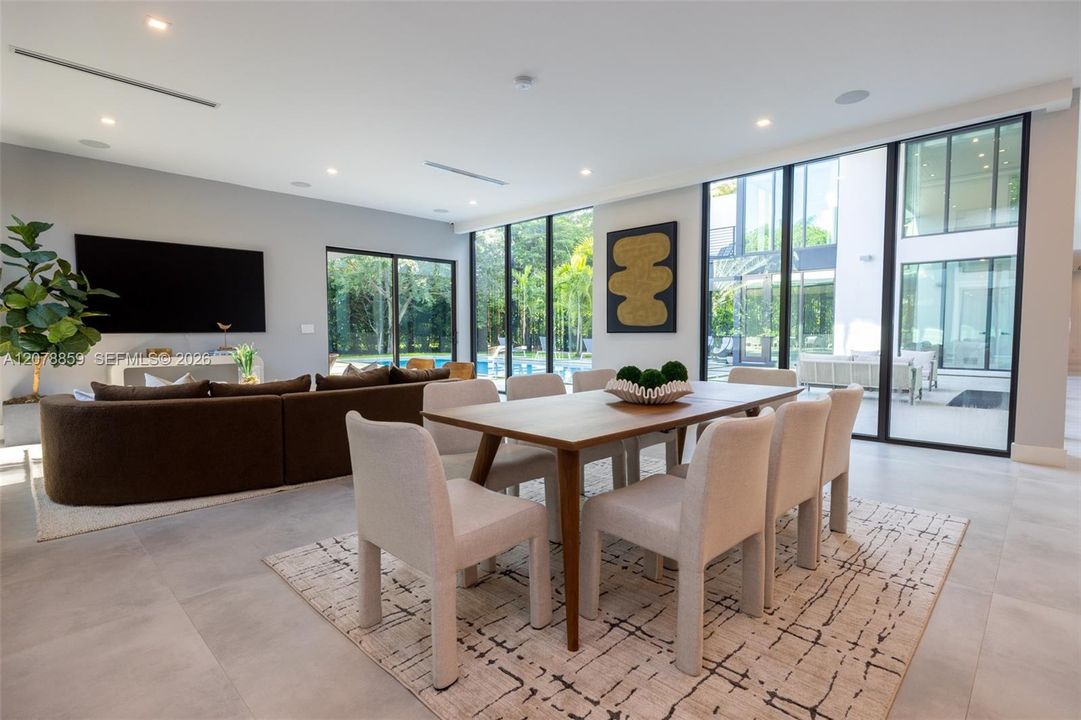 Family Room/Casual Dining Area