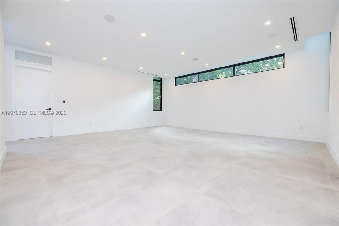 Billiard/Bonus Space