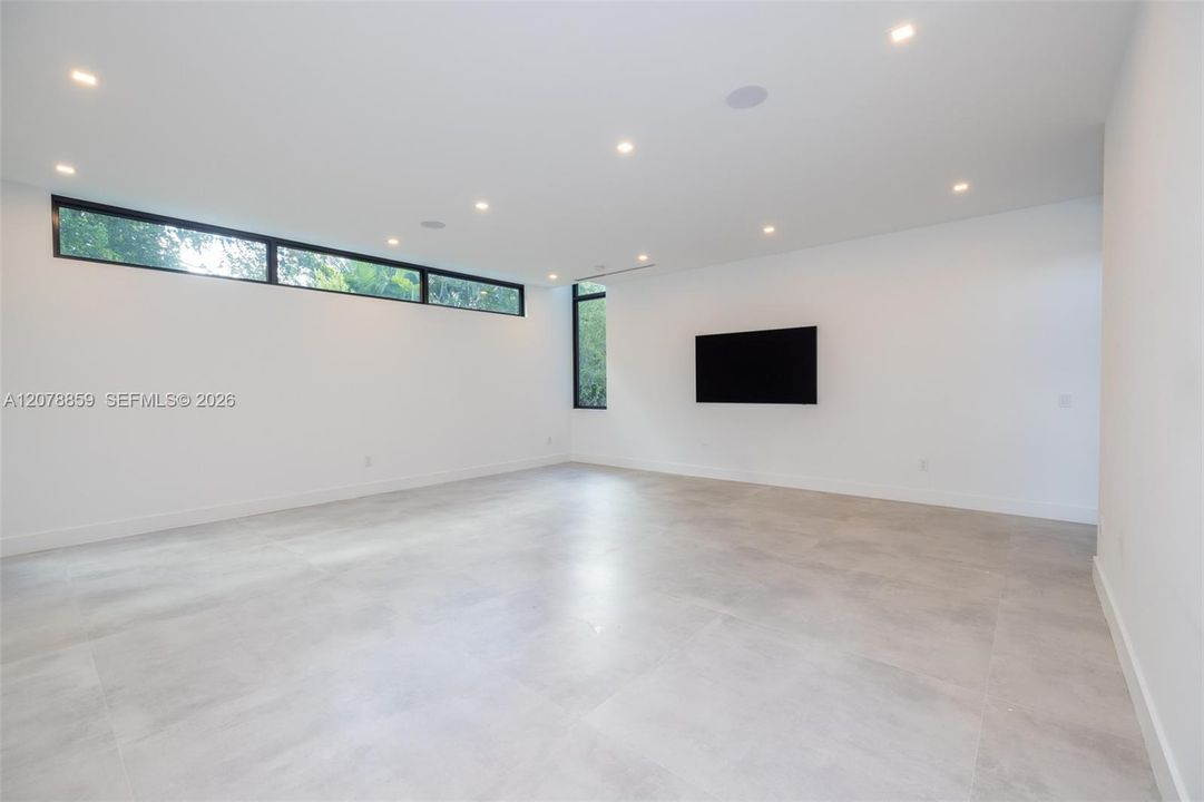 Billiard/Bonus Space