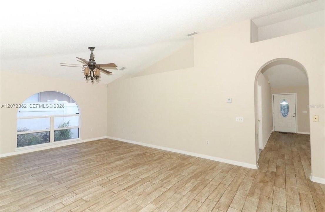 En Venta: $349,900 (4 camas, 2 baños, 0 Pies cuadrados)