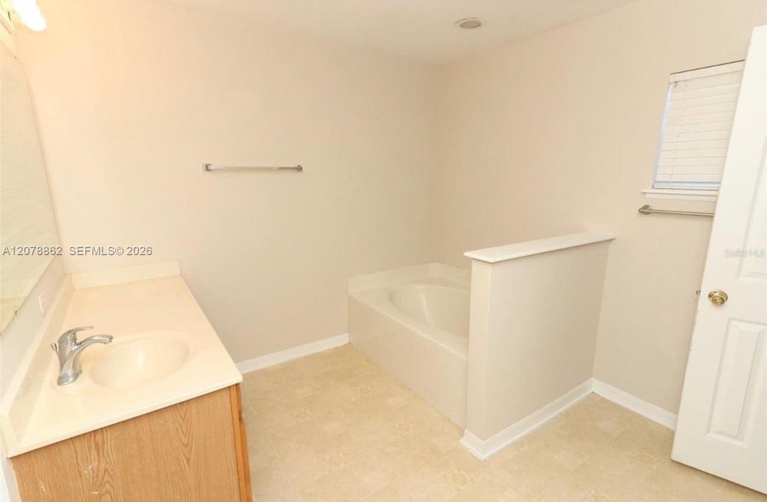 En Venta: $349,900 (4 camas, 2 baños, 0 Pies cuadrados)