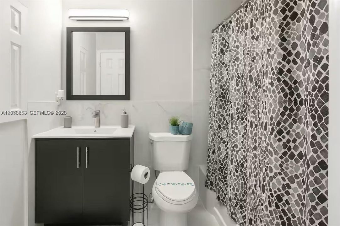 For Rent: $3,000 (2 beds, 2 baths, 1000 Square Feet)