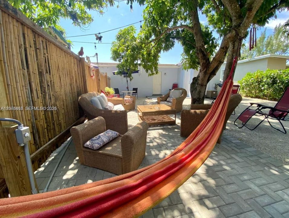 For Rent: $3,000 (2 beds, 2 baths, 1000 Square Feet)