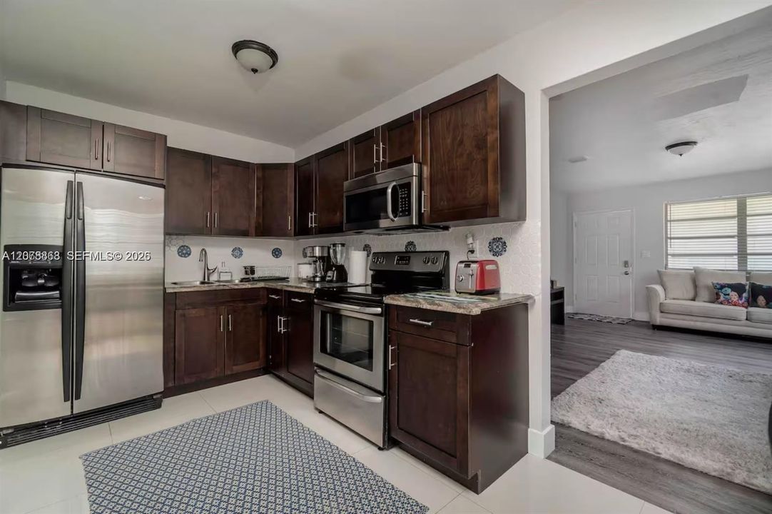 For Rent: $3,000 (2 beds, 2 baths, 1000 Square Feet)