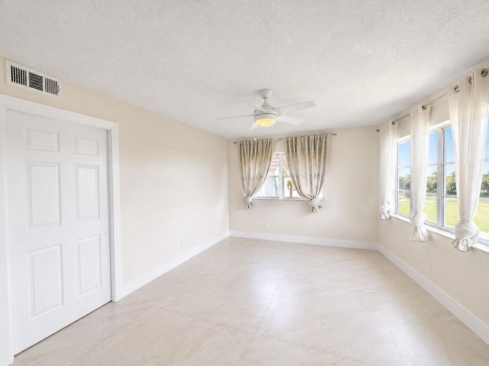 Bedroom 2/Convertible