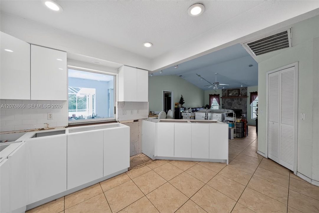 En Venta: $610,000 (4 camas, 3 baños, 0 Pies cuadrados)
