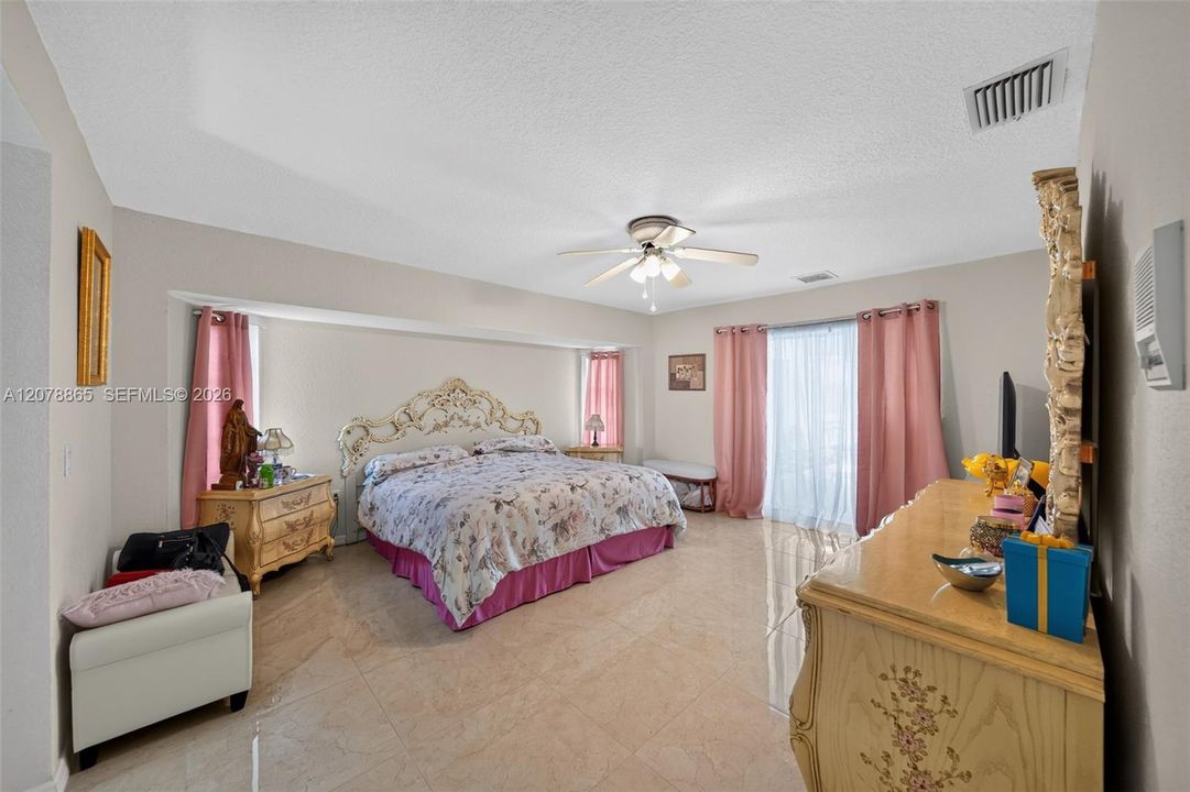 En Venta: $610,000 (4 camas, 3 baños, 0 Pies cuadrados)