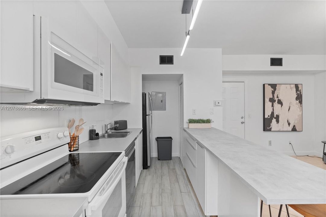 For Rent: $2,300 (1 beds, 1 baths, 527 Square Feet)