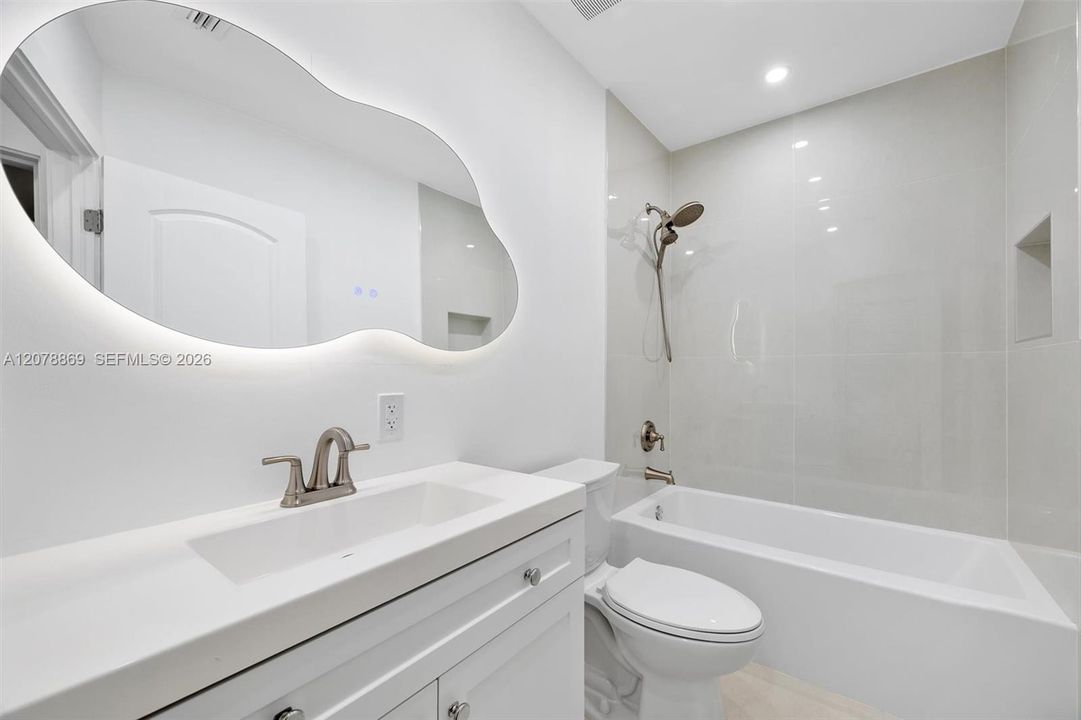 En Venta: $599,000 (3 camas, 2 baños, 1230 Pies cuadrados)