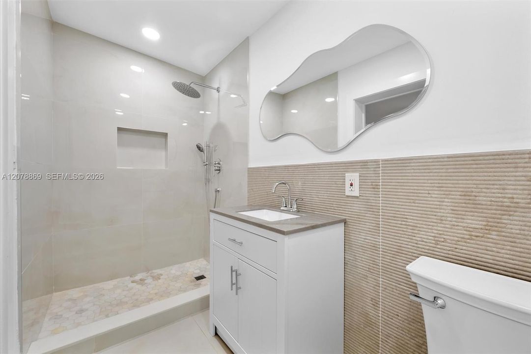 En Venta: $599,000 (3 camas, 2 baños, 1230 Pies cuadrados)