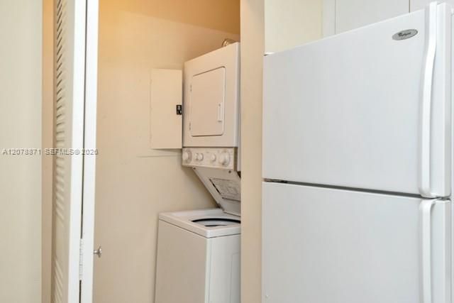 For Rent: $1,650 (1 beds, 1 baths, 688 Square Feet)